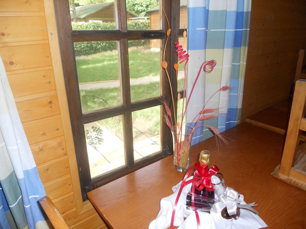 Camping Fuente De Piedra Exterior photo