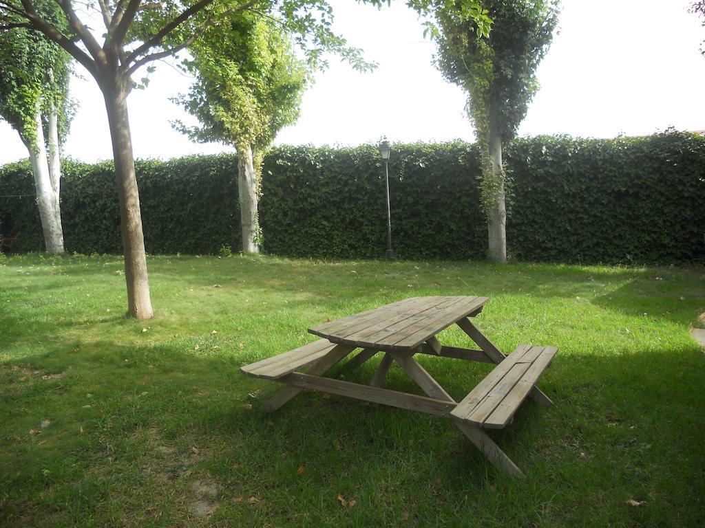 Camping Fuente De Piedra Exterior photo